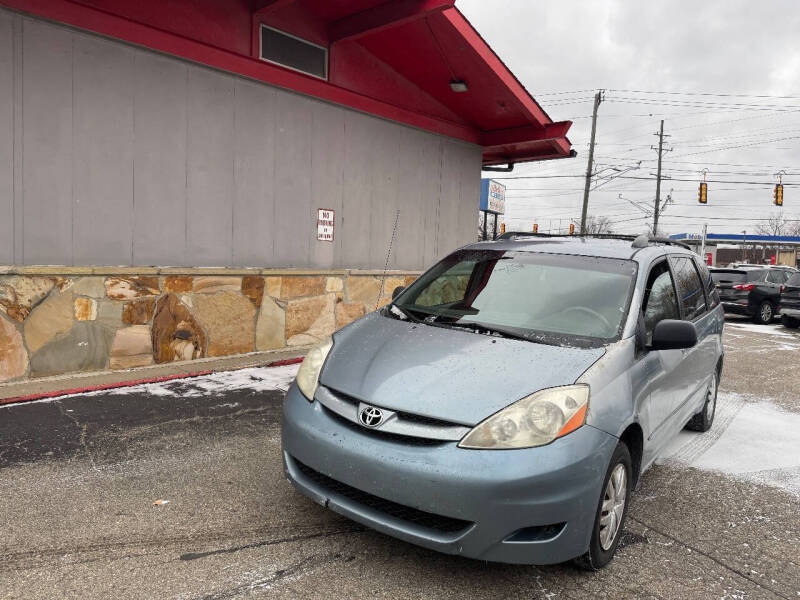 2009 Toyota Sienna CE 8-Passenger