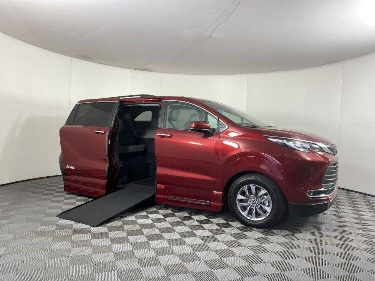 2022 Toyota Sienna XLE 7-Passenger