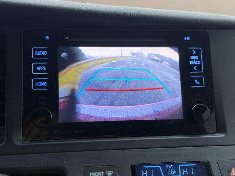 2017 Toyota Sienna LE 8-Passenger