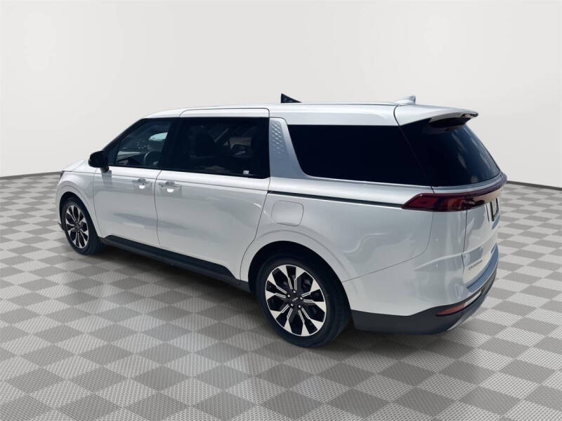 2024 Kia Carnival EX