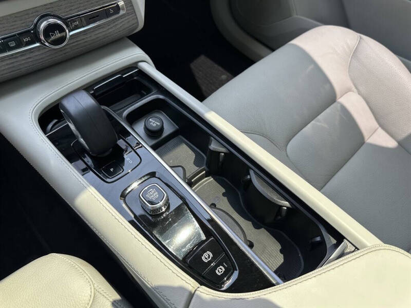 2023 Volvo XC90 B6 Plus Bright Theme 6P