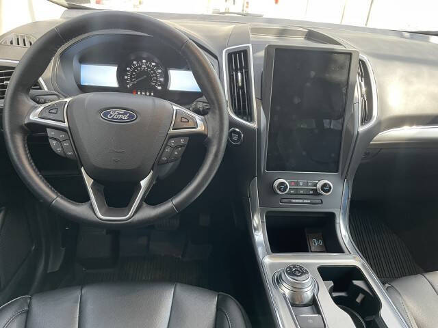 2022 Ford Edge Titanium
