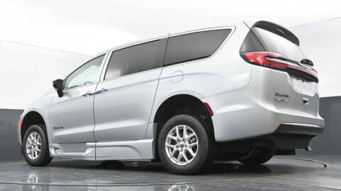 2024 Chrysler Pacifica Touring