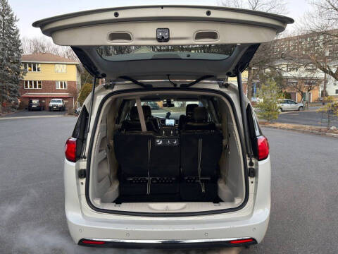 2017 Chrysler Pacifica Touring-L Plus