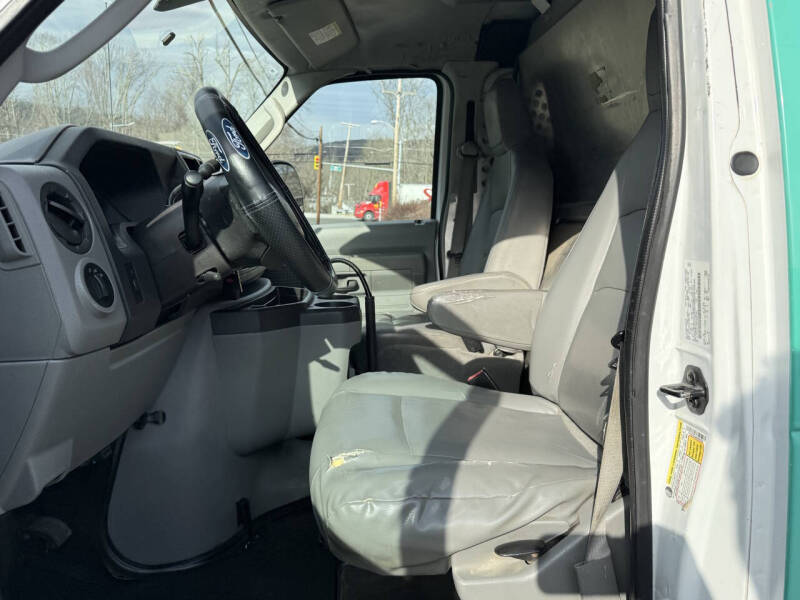 2011 Ford E-Series E-350 SD