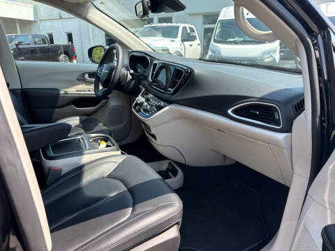 2024 Chrysler Pacifica Touring L