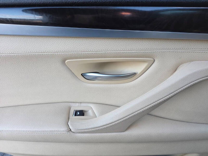 2015 BMW 5 Series 528i