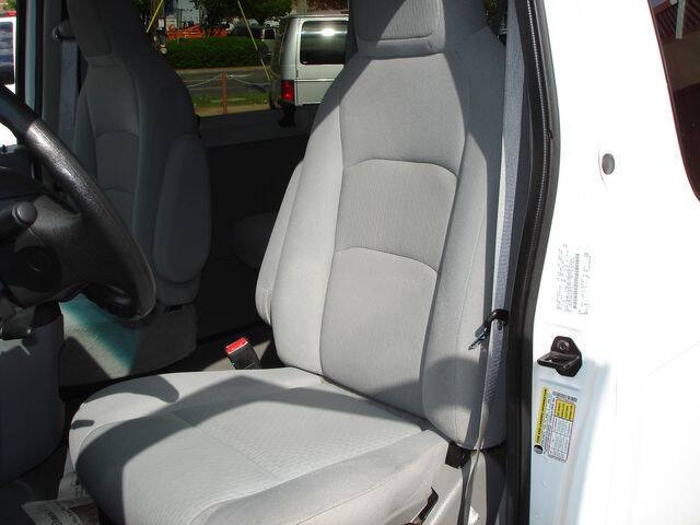 2009 Ford E-Series E-350 SD XLT