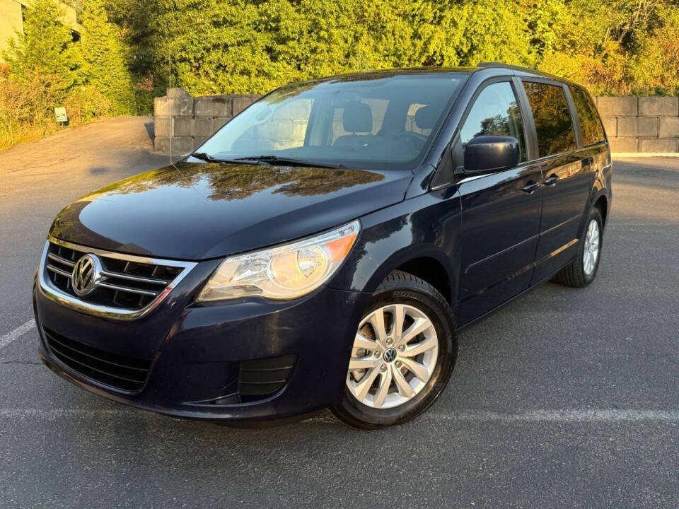 2014 Volkswagen Routan's photo
