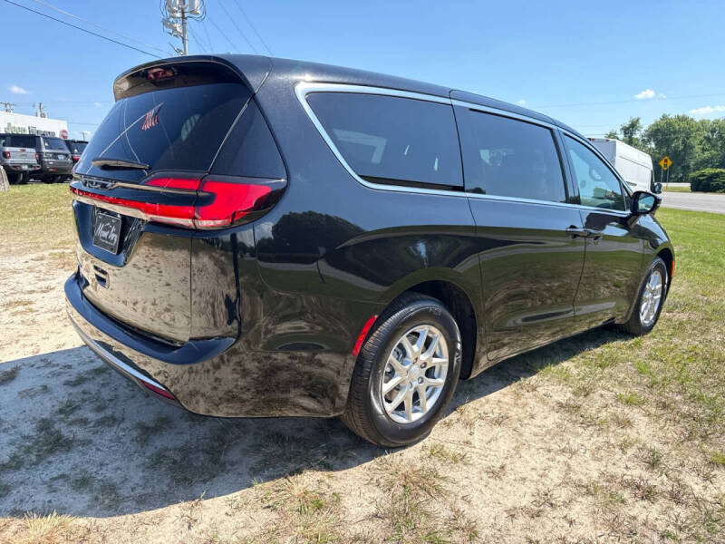 2027 Chrysler Pacifica Select
