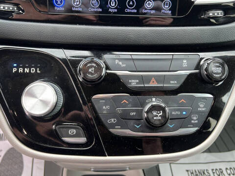 2017 Chrysler Pacifica Touring-L