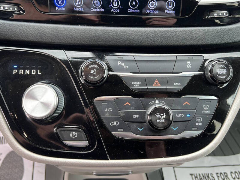 2017 Chrysler Pacifica Touring-L