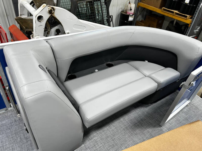 2026 Sun Tracker PARTY BARGE 18 FT PARTY