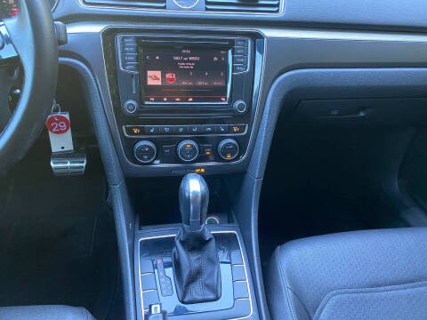 2017 Volkswagen Passat 1.8T R-Line