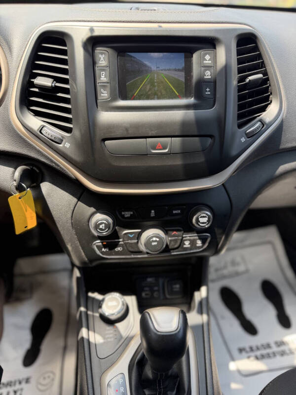 2017 Jeep Cherokee Sport