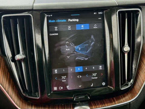 2024 Volvo XC60 B5 Plus Dark Theme