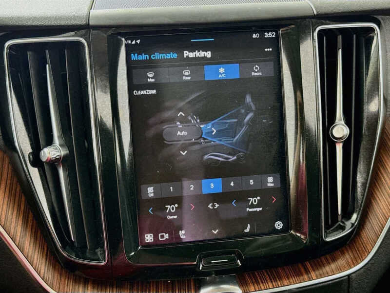 2024 Volvo XC60 B5 Plus Dark Theme
