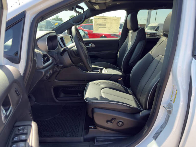 2027 Chrysler Pacifica Limited