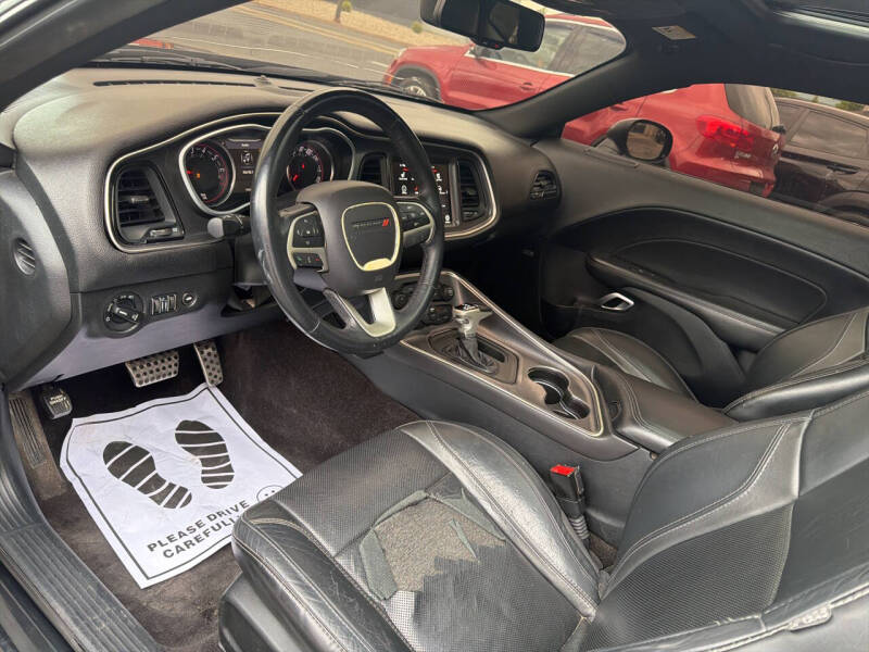 2017 Dodge Challenger SXT Plus