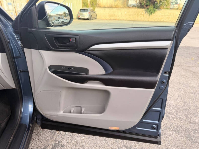 2017 Toyota Highlander LE Plus