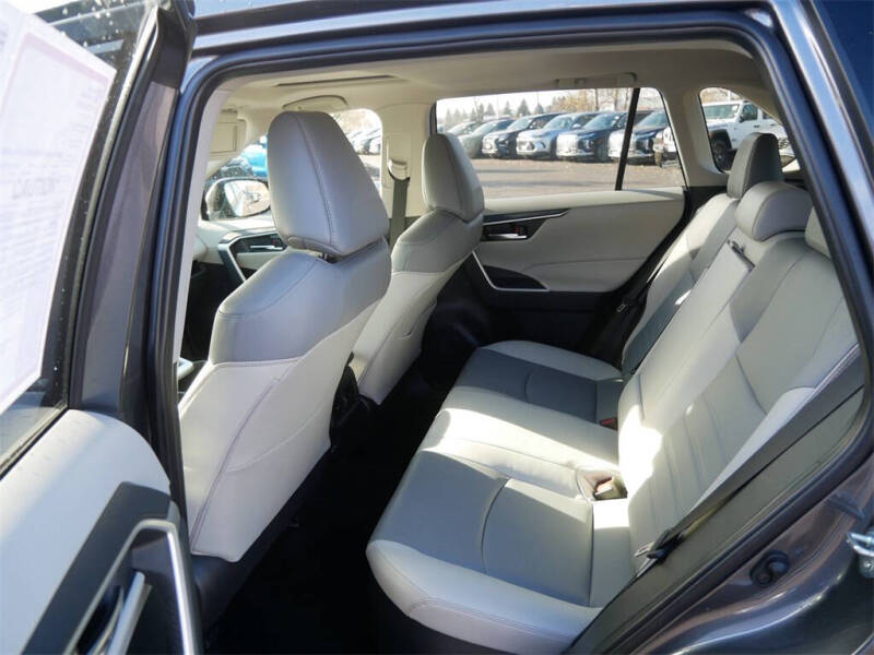 2022 Toyota RAV4 Hybrid XLE Premium