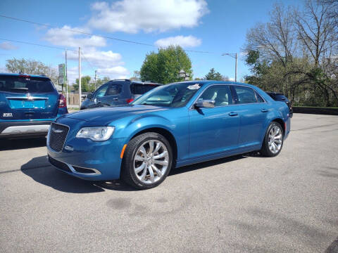 2021 Chrysler 300 for sale at Dave's Car Corner in Hartford City IN