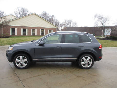 2011 Volkswagen Touareg for sale at Lease Car Sales 2 in Warrensville Heights OH