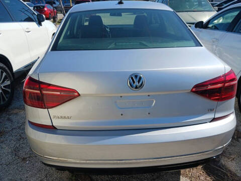 2018 Volkswagen Passat 2.0T R-Line