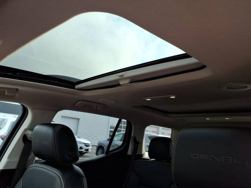 2022 GMC Acadia Denali