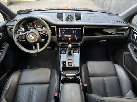 2024 Porsche Macan T