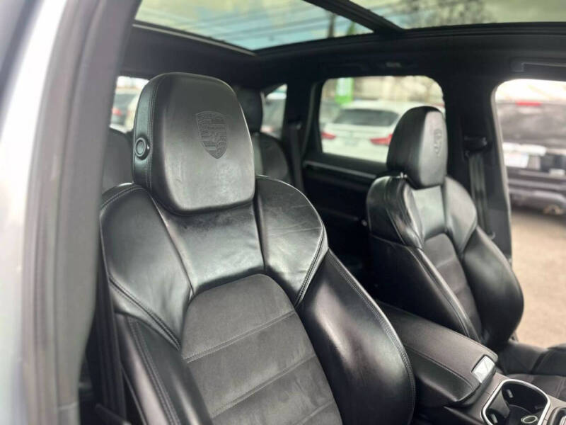 2017 Porsche Cayenne Platinum Edition