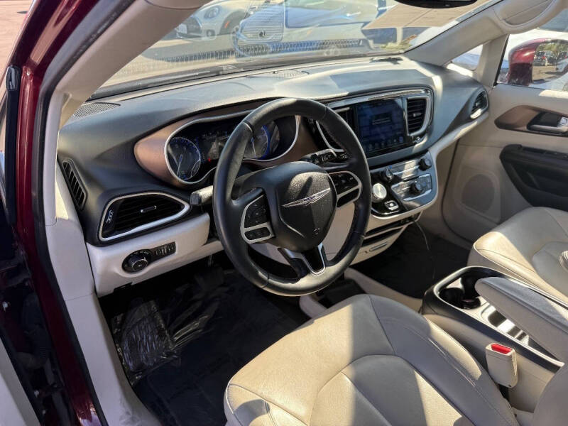 2017 Chrysler Pacifica Touring-L