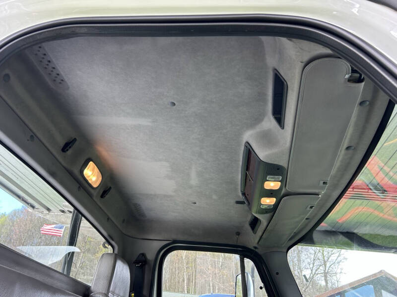 2019 Freightliner Business class M2