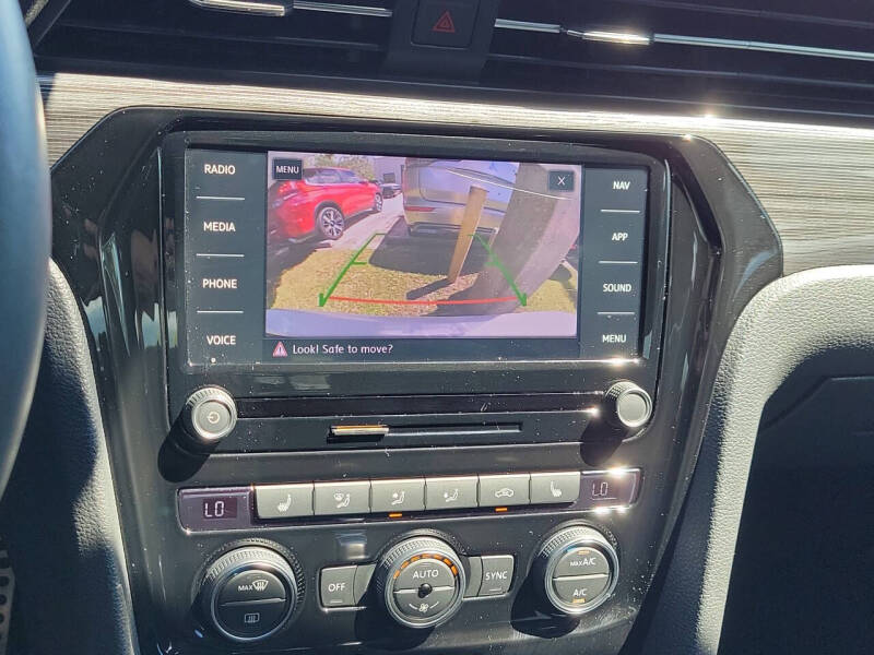 2022 Volkswagen Passat R-Line