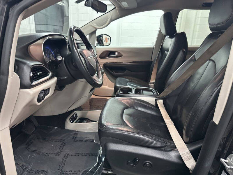 2017 Chrysler Pacifica Touring-L