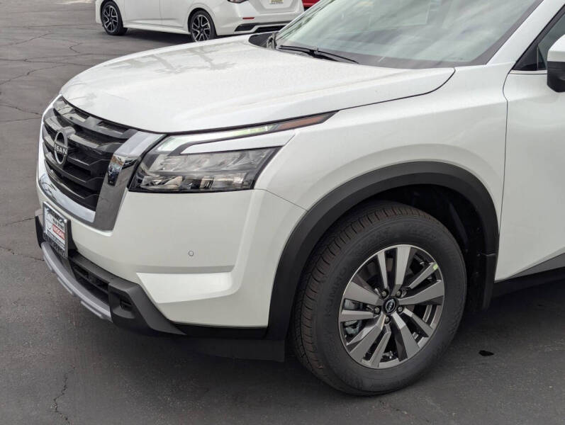 2025 Nissan Pathfinder SL