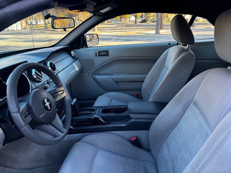 2007 Ford Mustang V6 Deluxe