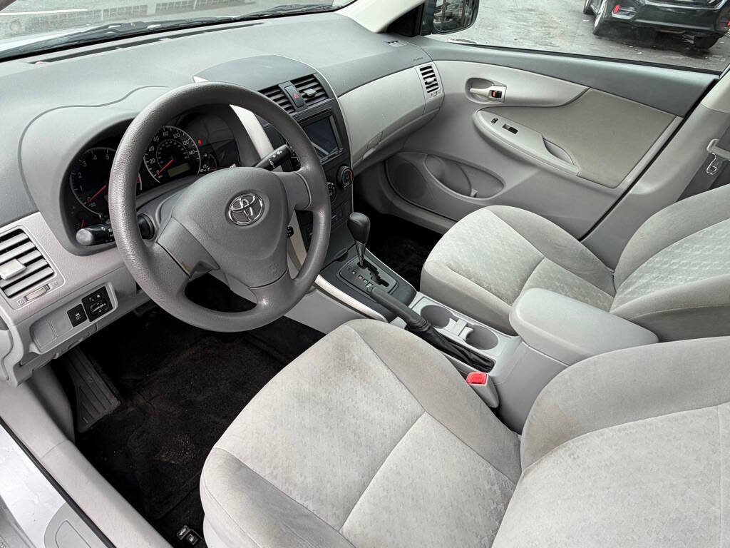Silver 2009 Toyota Corolla Base Base 4dr Sedan 5M 2