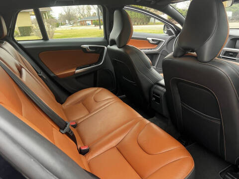 2017 Volvo V60 T5 Platinum