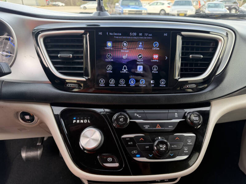 2017 Chrysler Pacifica Hybrid Premium