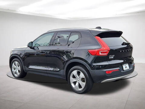 2022 Volvo XC40 T5 Momentum