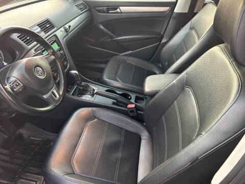 2014 Volkswagen Passat 1.8T Wolfsburg Edition PZEV