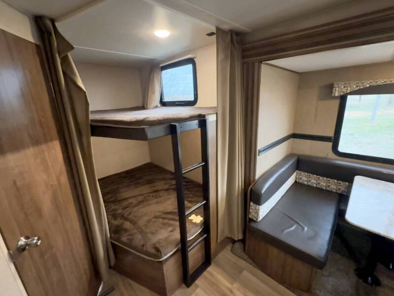 2017 Coleman 2405BH