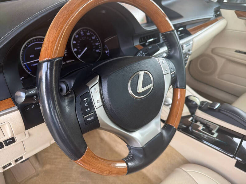 2014 Lexus ES 300h
