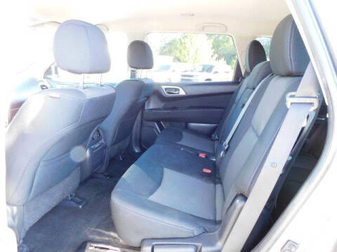 2017 Nissan Pathfinder SV