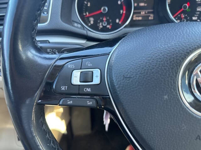 2017 Volkswagen Passat 1.8T R-Line