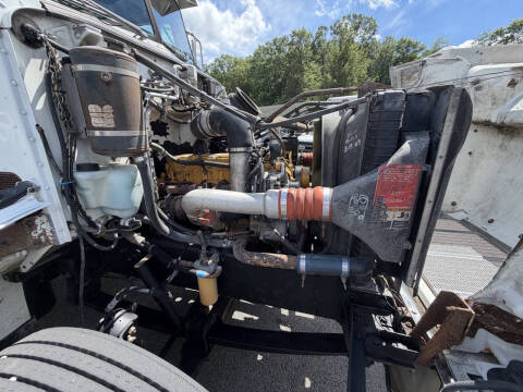 2001 Peterbilt 330