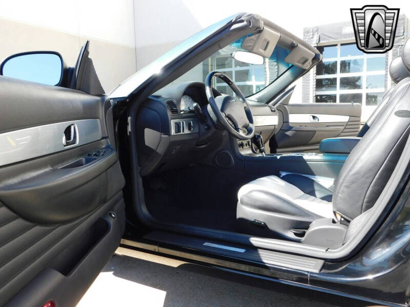 2002 Ford Thunderbird Deluxe