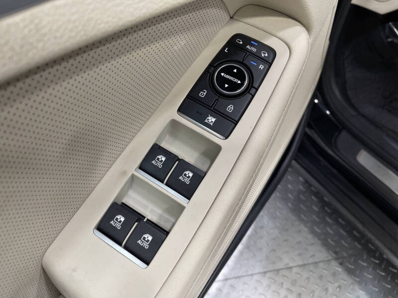 2017 Genesis G80
