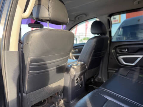 2017 Nissan Titan SL